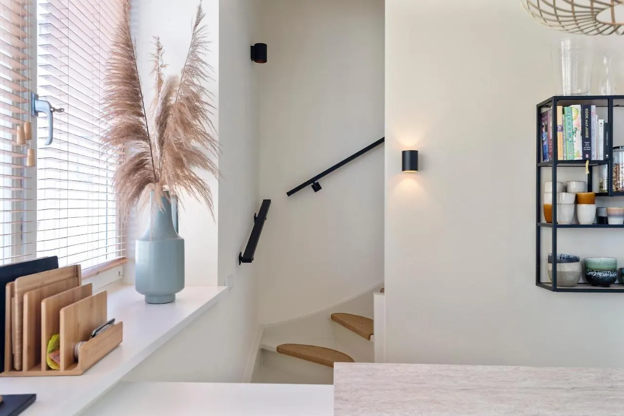 The Modern Burrow Villa Zandvoort 0*,